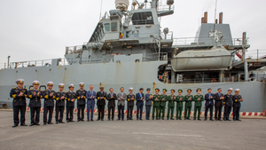 Tàu Hải quân Hoàng gia Anh HMS Enterprise cập cảng TP Hải Phòng